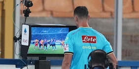 Lecce-Napoli 0-1, la moviola: Collu si perde un giallo chiaro, OFR per il rigore