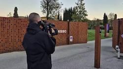 I giocatori della Fiorentina escono dal Viola Park: volti scuri, nessuna parola