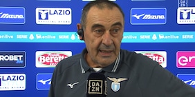 Sarri dopo la vittoria contro il Cagliari: "Mi dà gusto allenare la Lazio. Cambio Romagnoli? Spero precauzionale" Sarri dopo la vittoria contro il Cagliari: "Mi dà gusto allenare la Lazio. Cambio Romagnoli? Spero precauzionale"