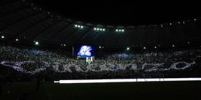 Lazio, da brividi la coreografia dedicata a Paparelli prima della vittoria sul Cagliari