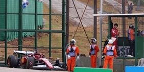 Clamoroso doppio ritiro Ferrari in Brasile: Interlagos si trasforma in un incubo per Leclerc e Hamilton