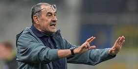 Sarri polemico con l’arbitro dopo Inter-Lazio: “Si sarebbe incazzato pure Padre Pio”