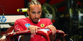 Retroscena Ferrari, le parole di Hamilton che avrebbero provocato il duro sfogo di Elkann: "È un incubo..."