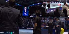 Musetti, interrotta improvvisamente la partita contro De Minaur: paura sugli spalti. Cos'è successo alle Atp Finals