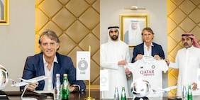 Mancini è il nuovo allenatore dell'Al Saad: le foto della firma in Qatar