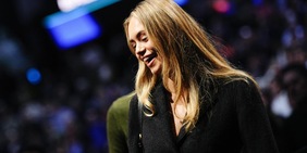 Laila Hasanovic non si perde una partita di Sinner: le foto sugli spalti durante la sfida con Shelton