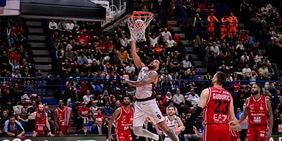 Trapani sbanca Milano, Brescia passa a Napoli e vola in vetta