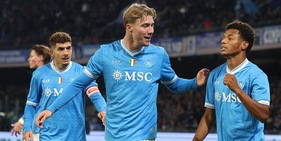 Neres e Lang trascinano il Napoli, l'Atalanta si sveglia tardi: Conte torna in testa alla classifica