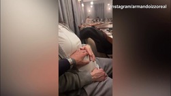 Izzo accarezza il pancino della "sua" Raffaella