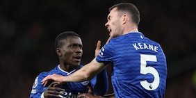 Clamoroso all’Old Trafford: Gueye espulso dopo schiaffo a un compagno