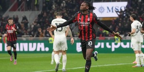 Leao spinge il Milan al primo posto, ma è caos nel finale: rabbia Lazio per un rigore non dato, Allegri espulso