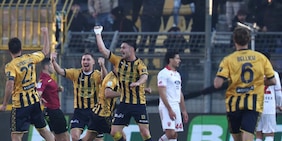 Serie B, la Juve Stabia rallenta la corsa del Monza. Lo Spezia affonda la Samp