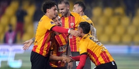 Benevento, goleada alla Salernitana nel derby del Vigorito: sorpasso e Catania a -2