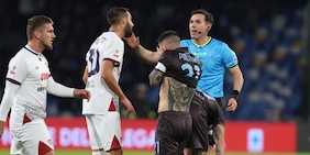 Napoli-Cagliari, la moviola: Sacchi centrato, non c'è rigore sul gomito di Gaetano