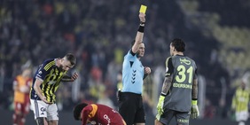 Turchia, blitz della polizia: decine di arresti tra giocatori e arbitri per lo scandalo scommesse