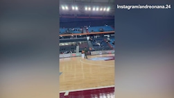 Onana, che cecchino! Il portiere si trasforma in un cestista perfetto...