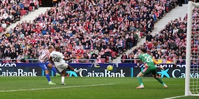 Liga, Griezmann trascina l'Atletico Madrid: Valencia ko 2-1, Simeone ritrova la vittoria
