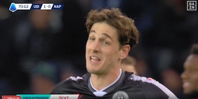 Zaniolo segna ma l'arbitro annulla dopo un controllo al Var: lui prima fa un cuore, poi reagisce così...