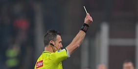 Moviola Genoa-Inter: Doveri in affanno con i cartellini, rischio su Sucic