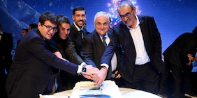Lotito alla festa di Natale della Lazio: "Mi sento tradito ma non vendo. Blocco del mercato? Incomprensibile"