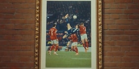 In Scozia tutti pazzi per McTominay: la rovesciata con la Danimarca diventa un'opera d'arte