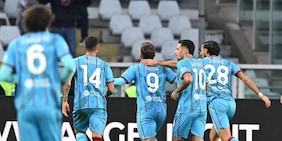 Gol pazzesco di Kilicsoy, i compagni del Cagliari non ci credono: “Sei pazzo…”