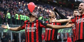 Il Milan vola in testa: Nkunku decisivo, Verona spazzato via con tre gol