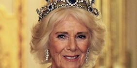 La regina Camilla aggredita in treno: "Un uomo ha provato a violentarmi"