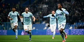 La Juve travolge il Sassuolo per 3-0 e aggancia la Roma