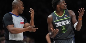 Nba, Minnesota vince il big match con San Antonio: decisivo Edwards. Ok Thunder e Knicks