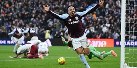 Roma, è fatta per Malen: arriva in serata nella capitale. Tutto sull’offerta finale all’Aston Villa