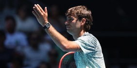 Cobolli subito fuori agli Australian Open, Paolini senza problemi