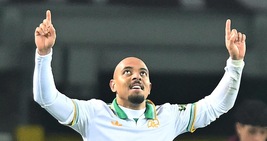 Malen show, ovazione dei tifosi romanisti all'uscita dal campo: il primo coro e la sua reazione