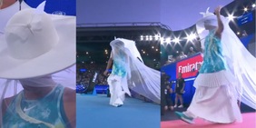 L'entrata in campo pazzesca di Osaka: il pubblico dell'Australian Open non crede a quello che vede