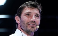 Stefano De Martino, il funerale del padre Enrico. Belen commossa e c'è anche Emma