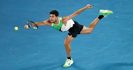 Alcaraz batte De Minaur in tre set: per la prima volta è in semifinale agli Australian Open