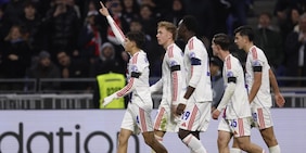 Il Lione vince e blinda il primato, rimonta clamorosa dell'Aston Villa. Bene Porto e Betis