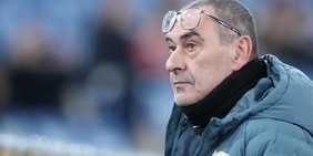 Sarri, le parole da brividi ai tifosi della Lazio. Poi sbotta in tv per le troppe domande su Romagnoli