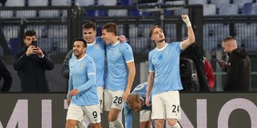 Lazio da impazzire: Cataldi regala i tre punti a Sarri dopo 100 minuti tra rigori e proteste