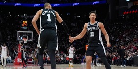 Nba, gli Hornets non si fermano più. A Houston il derby con Dallas