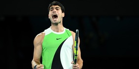 Alcaraz batte Djokovic nella finale degli Australian Open: lo spagnolo entra nella storia