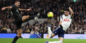 Una magia di Solanke ferma il City: Arsenal a +6. Cade l'Aston Villa di Abraham, per Lucca debutto rinviato