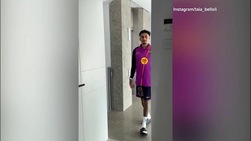 Raphinha mostra il nuovo look, ma poi si pente