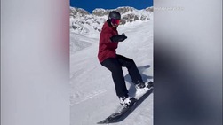 Ibra in pista sullo snowboard