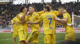 Pronostico Avellino-Frosinone, cosa giocare tra Under 2,5 e Over 2,5
