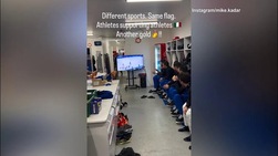 Oro nel pattinaggio, l'esultanza della nazionale di hockey