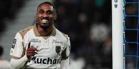 Il Lens travolge il Paris FC di Immobile e scavalca il Psg, pari beffa per il Marsiglia alla prima senza De Zerbi