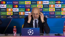 Il traduttore "fatica" con la domanda, Spalletti non la prende bene