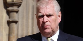 Arrestato l'ex principe Andrea per il caso Epstein. Le accuse al fratello di re Carlo