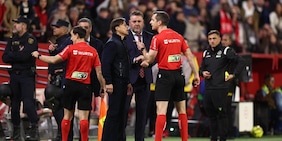 Sette giornate di squalifica all'allenatore del Siviglia: stangata in Liga per Almeyda